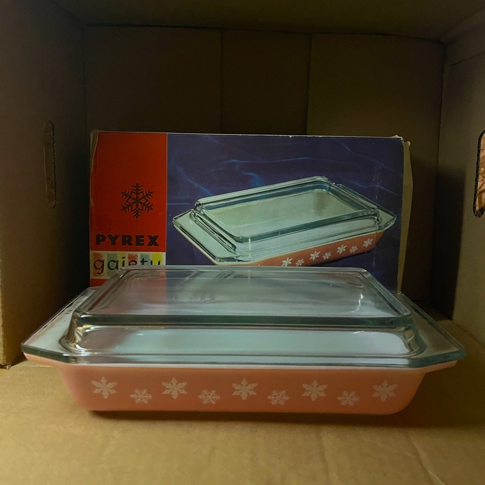JAJ Gaiety Pyrex Space Saver / Casserole dish with pink snowflake design.